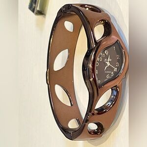 Novelle Bracelet Quartz Analog Women's Watch Shiny Brown Never Worn Need battery